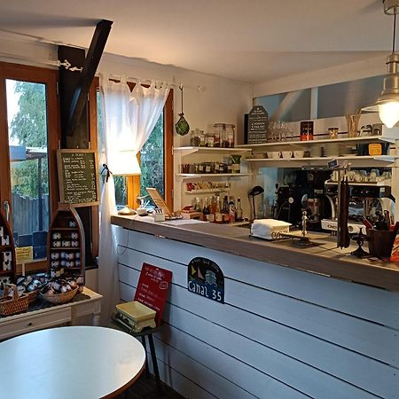 Ille Flottante, Maison Eclusiere Et Hebergements Insolites Sur Le Canal Hédé Kültér fotó