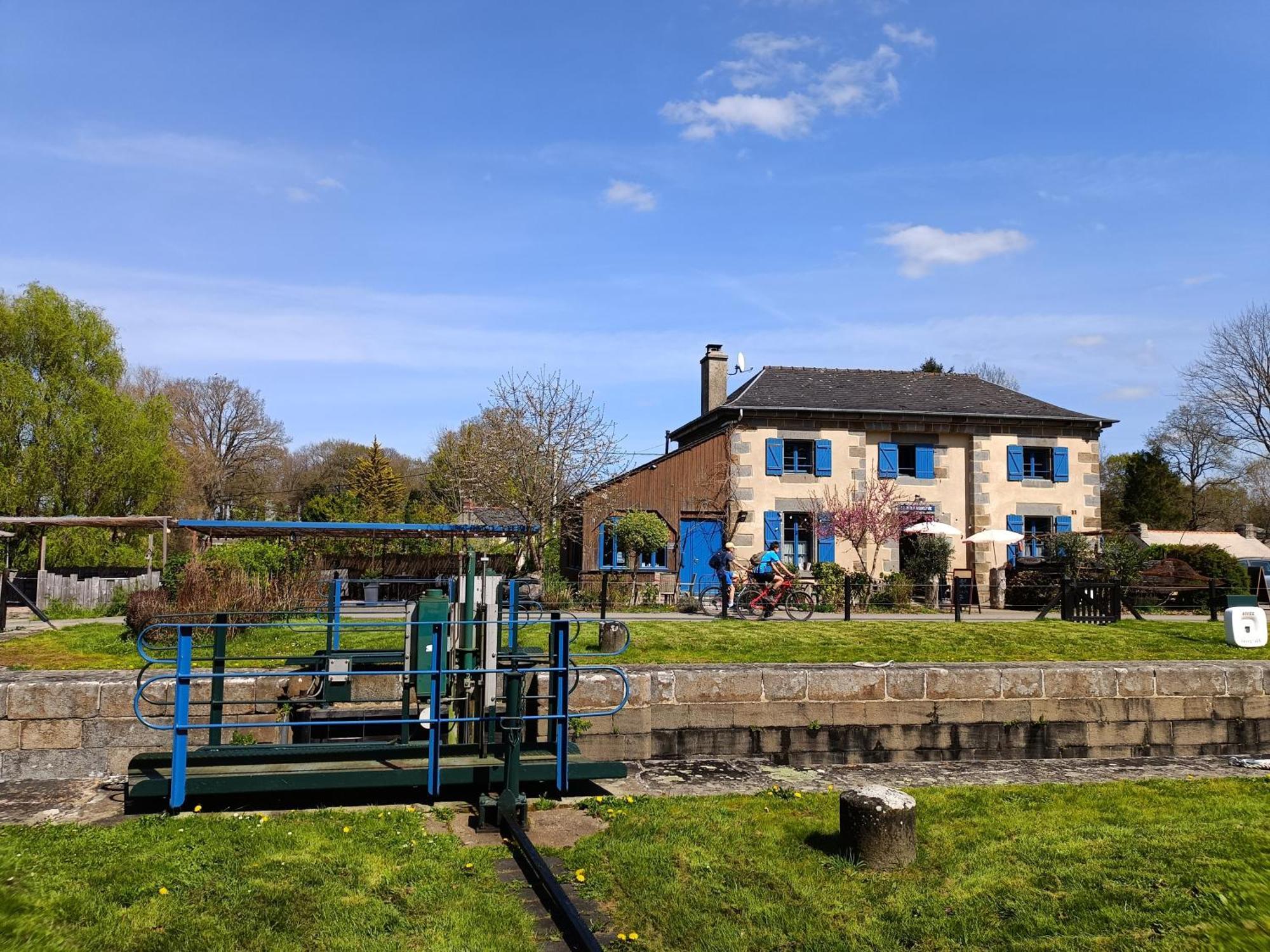 Ille Flottante, Maison Eclusiere Et Hebergements Insolites Sur Le Canal Hédé Kültér fotó
