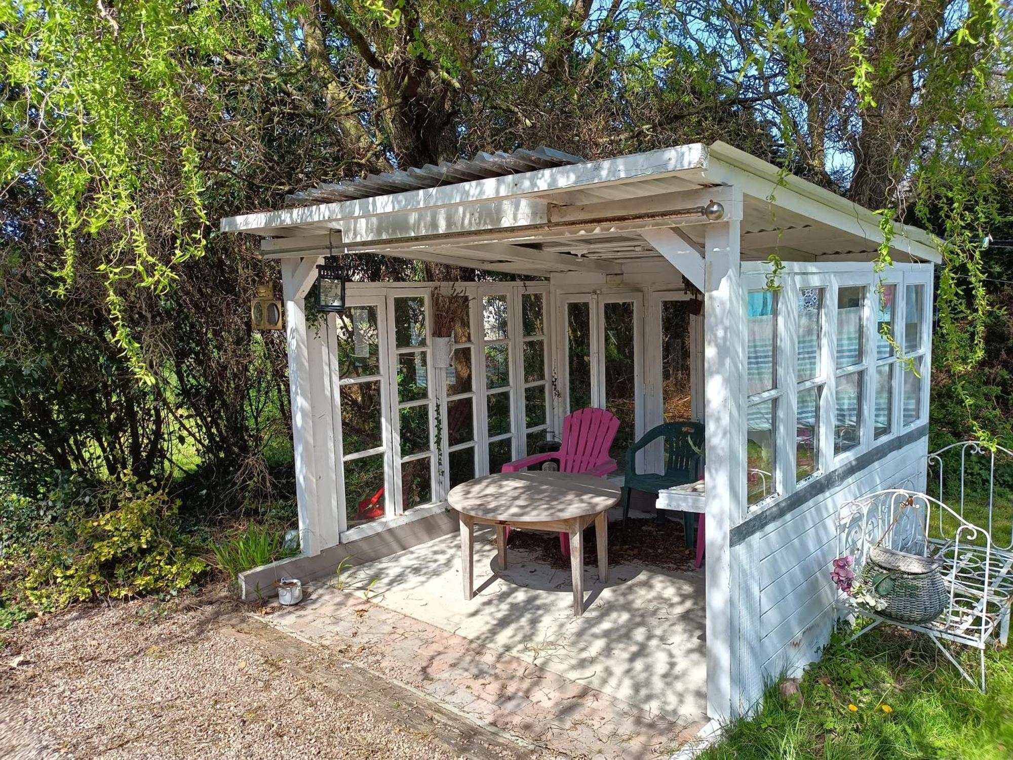 Ille Flottante, Maison Eclusiere Et Hebergements Insolites Sur Le Canal Hédé Kültér fotó