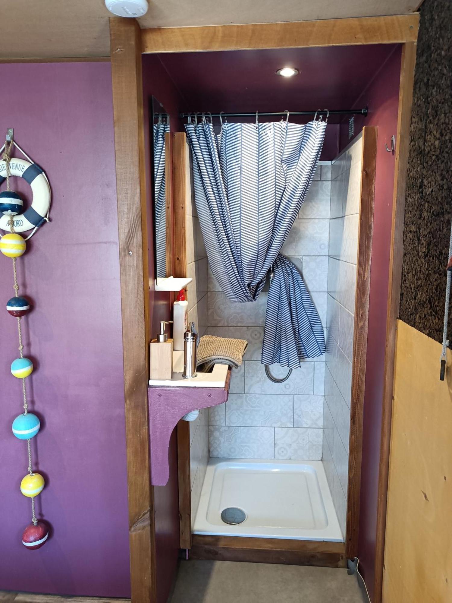 Ille Flottante, Maison Eclusiere Et Hebergements Insolites Sur Le Canal Hédé Kültér fotó