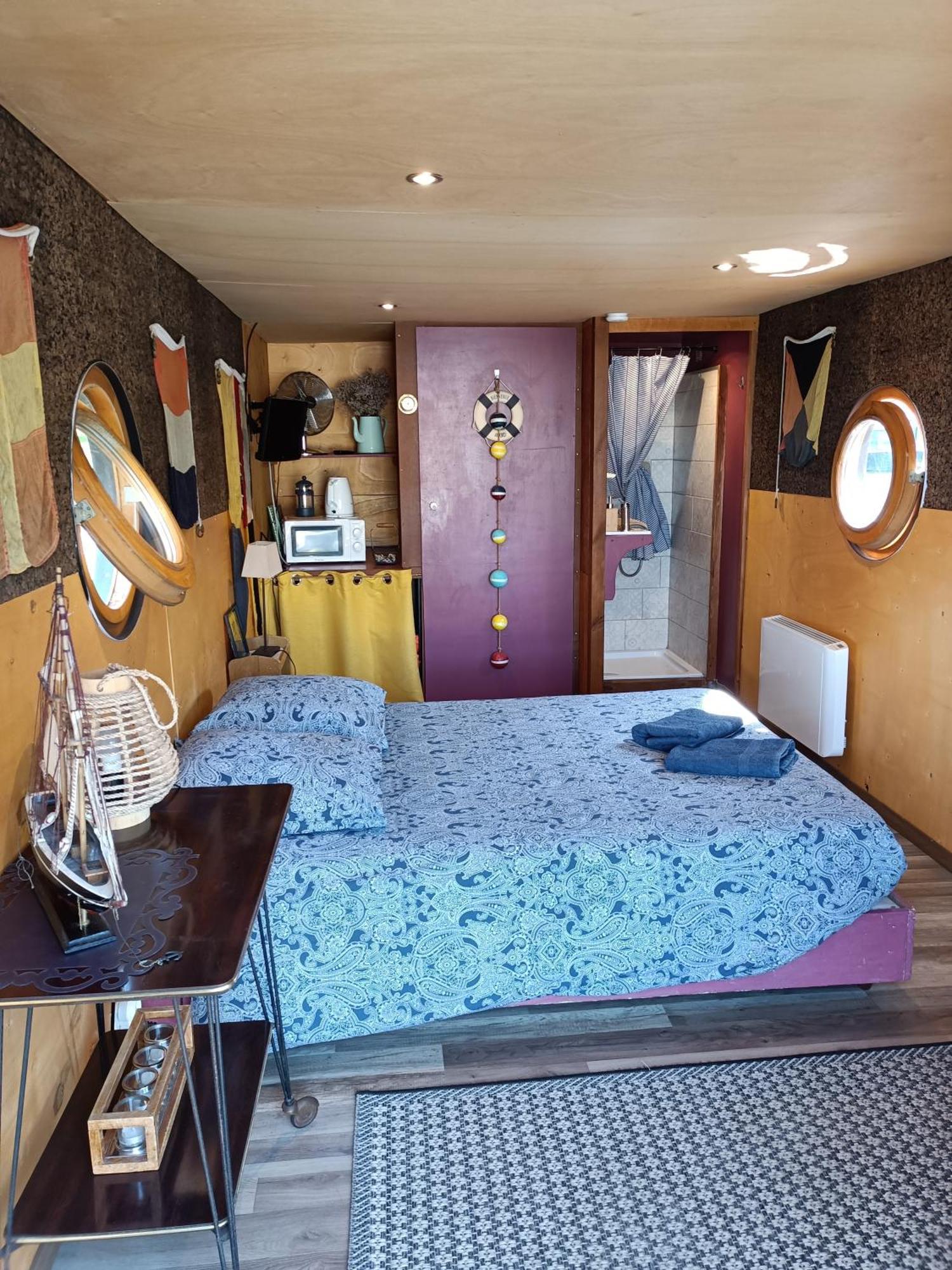 Ille Flottante, Maison Eclusiere Et Hebergements Insolites Sur Le Canal Hédé Kültér fotó