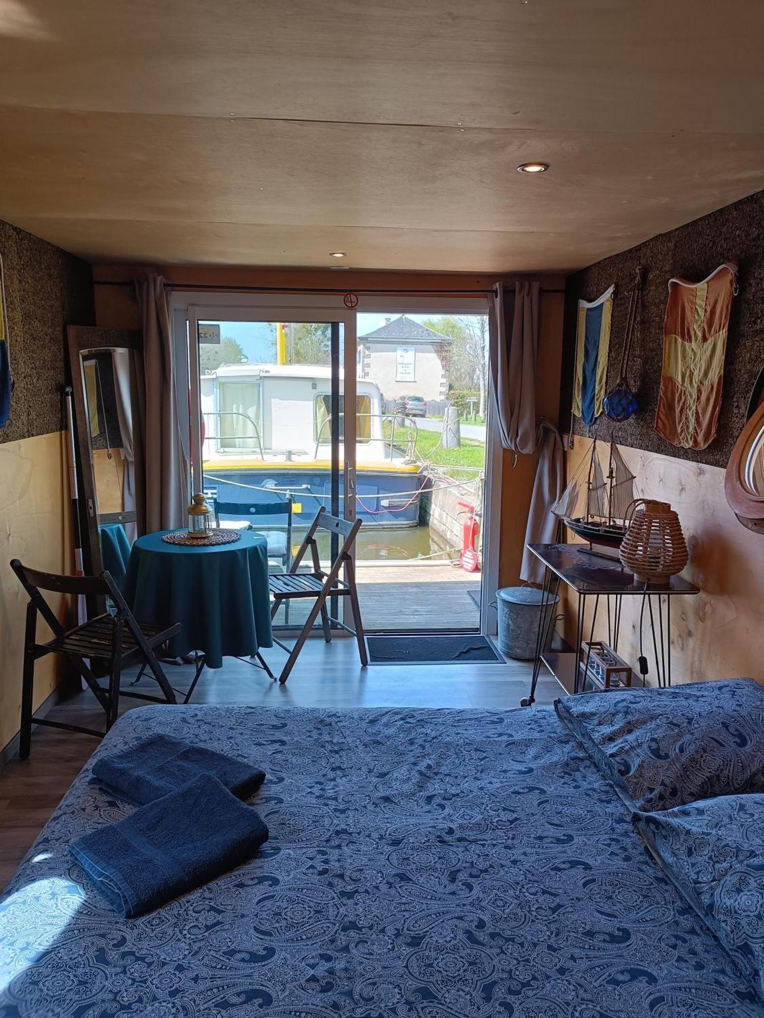Ille Flottante, Maison Eclusiere Et Hebergements Insolites Sur Le Canal Hédé Kültér fotó