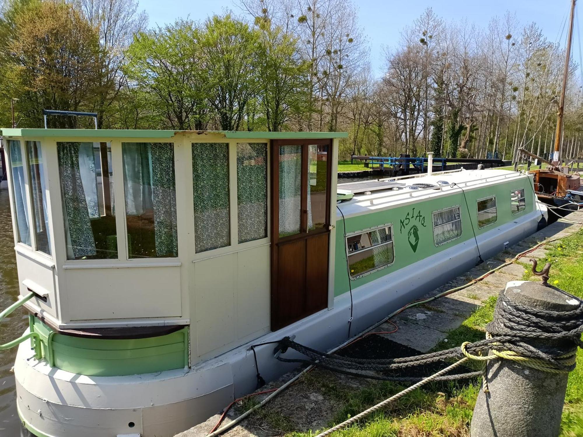 Ille Flottante, Maison Eclusiere Et Hebergements Insolites Sur Le Canal Hédé Kültér fotó